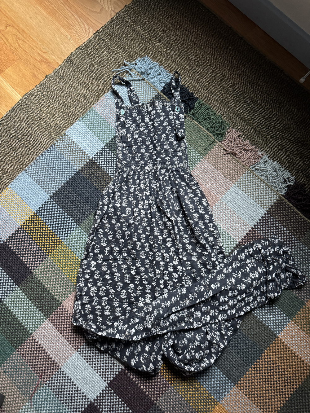 DÔEN Black White Floral Smocked Maxi Dress Sz 0